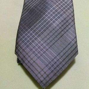 Plum and violet tie